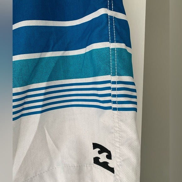 Billabong Men’s Blue/Wht/Grey Striped Board Shorts Size 31 - Picture 2 of 5